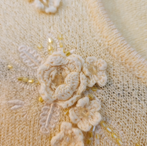 💛Vintage Yellow Cottagecore Sweater💛 - Picture 3 of 5